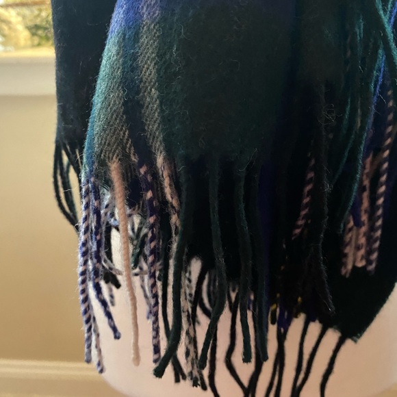 J.Crew black watch plaid wrap scarf 🖤💚💛 - Picture 11 of 15